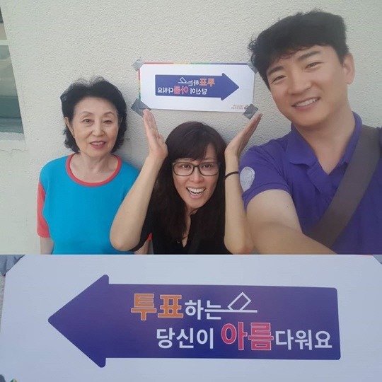 [SE★PIC] “가족과 함께 투표”…홍지민 '아름다운 당신 투표해라'