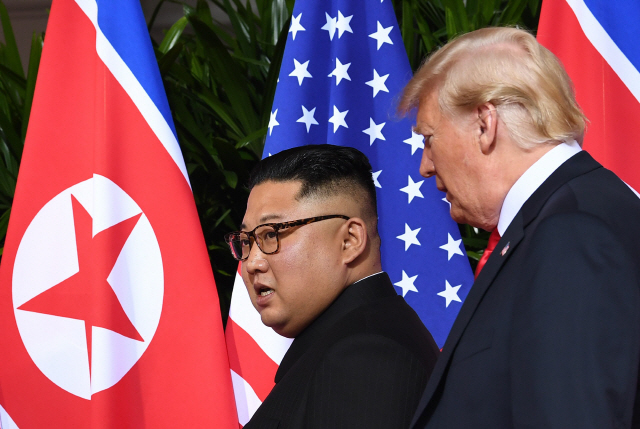 김정은(왼쪽) 북한 국무위원장과 도널드 트럼프 미국 대통령/싱가포르=AFP연합뉴스