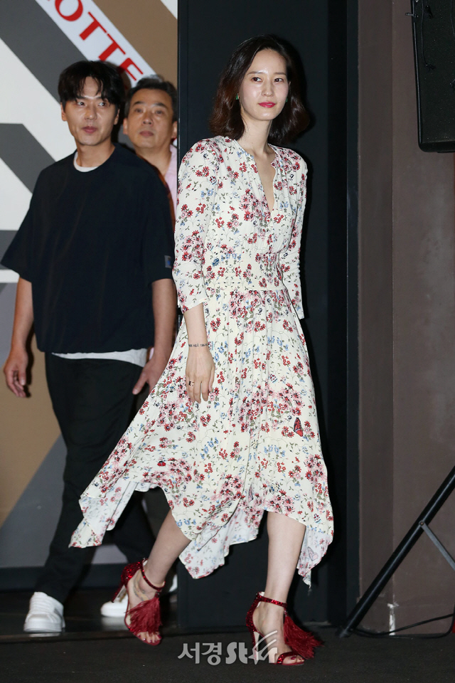 배우 이영진이 15일 오후 서울 광진구 롯데시네마 건대입구에서 열린 영화 ‘더 펜션’ 언론시사회에 참석하고 있다.