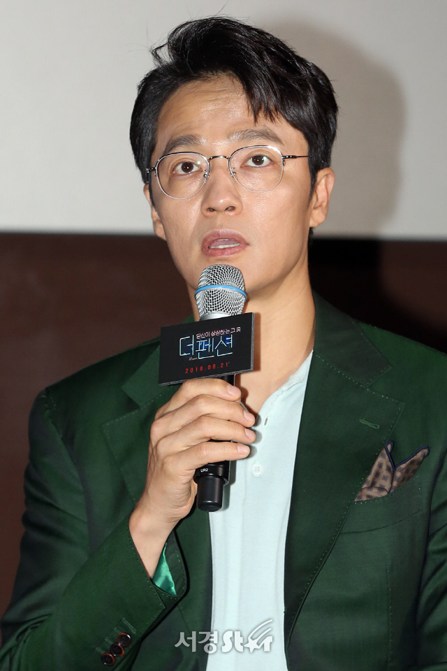 배우 조한철이 15일 오후 서울 광진구 롯데시네마 건대입구에서 열린 영화 ‘더 펜션’ 언론시사회에 참석하고 있다.