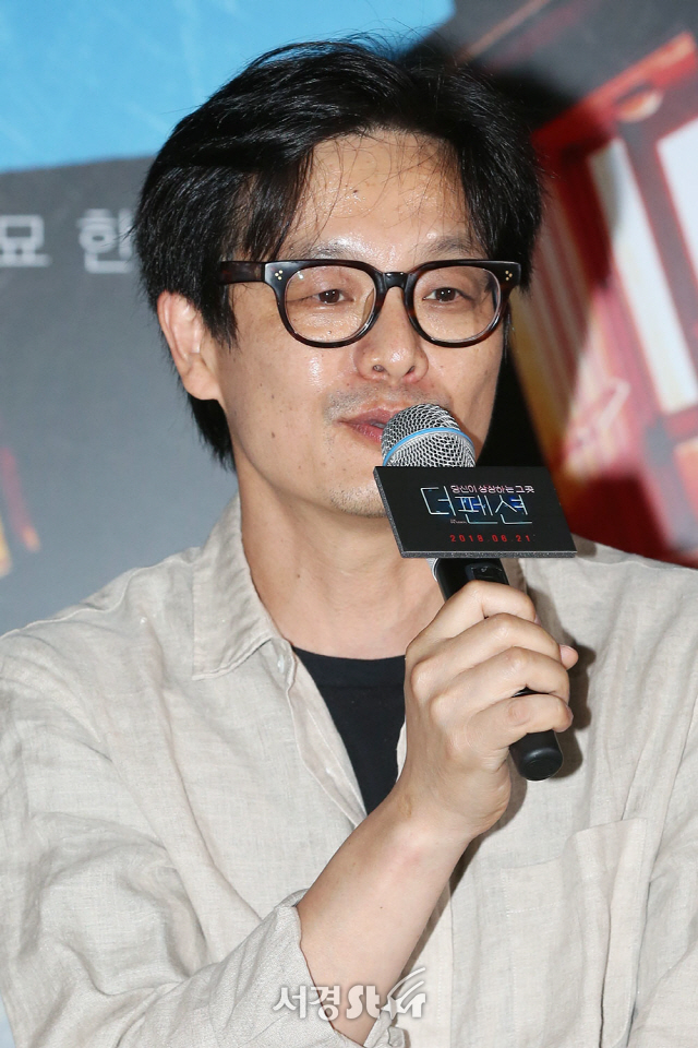감독 윤창모가 15일 오후 서울 광진구 롯데시네마 건대입구에서 열린 영화 ‘더 펜션’ 언론시사회에 참석하고 있다.