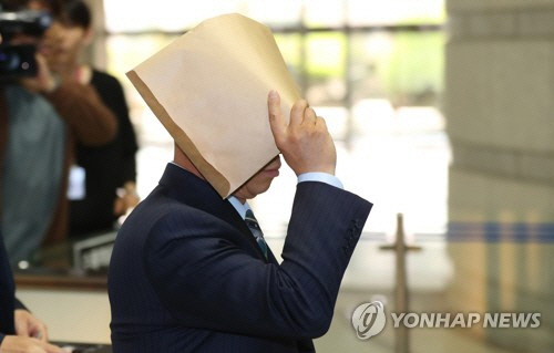채동욱 전 총장 혼외자 정보유출에 가담한 혐의로 구속기소 된 서초구청 임모 과장 (사진=연합뉴스)