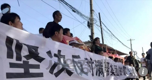 물류 플랫폼 만방그룹에 항의해 시위를 벌이는 중국 트럭운전사들/연합뉴스