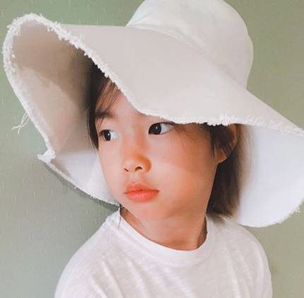 [SE★PIC] 타블로-강혜정 딸 하루, 모자 쓴 모습.. “보이시해도 귀여워”