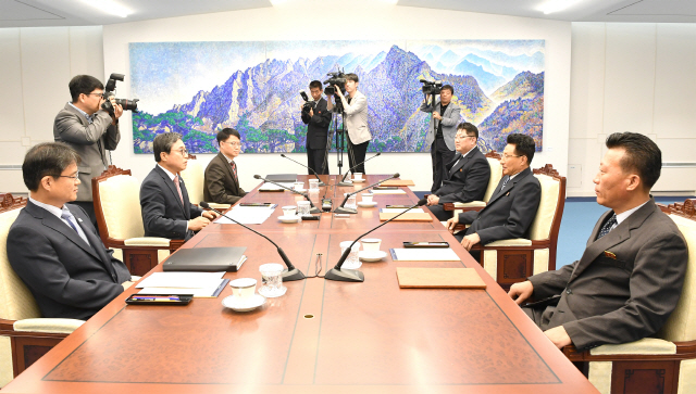 18일 판문점 남측지역 평화의집에서 열린 남북체육회담 전체회의/사진제공=문체부