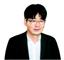 '불법 선거운동' 탁현민 靑 행정관, 1심서 벌금 70만원