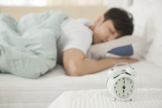 잠이 너무 많거나 적으면 대사증후군 위험이 최대 40% 높아진다는 연구결과가 나왔다./이미지투데이