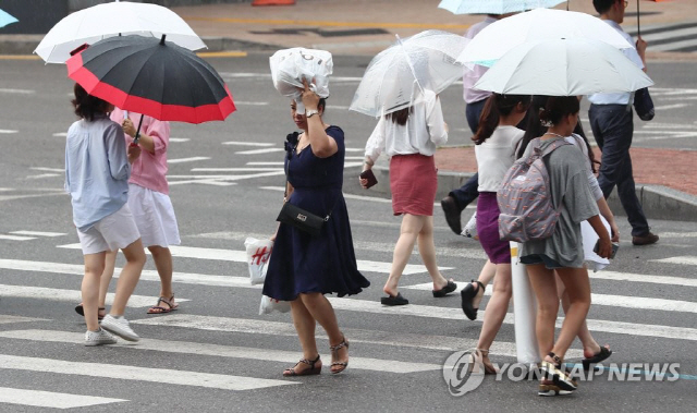 [오늘의 날씨] 내륙 구름 많고 더워..제주 장마 시작