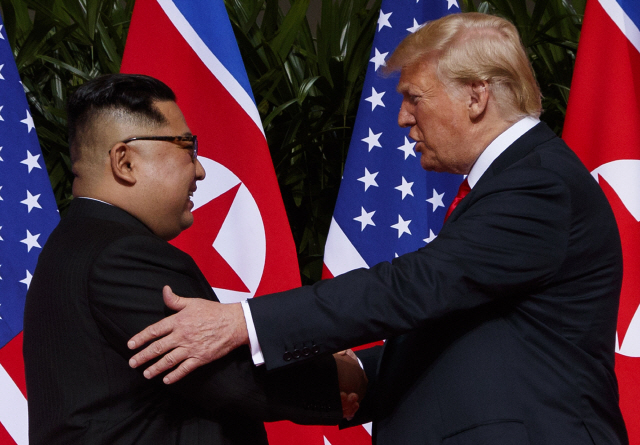김정은(왼쪽) 북한 국무위원장과 도널드 트럼프 미국 대통령 /AP연합뉴스