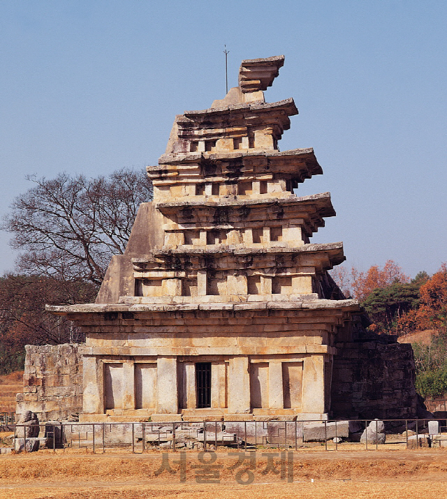 '국보' 익산 미륵사지 석탑, 7세기 백제 때 모습 되찾다
