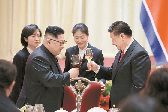 김정은 북한 국무위원장이 지난 19일 중국을 세번째 찾아 시진핑 중국 국가주석과 만났다. /연합뉴스