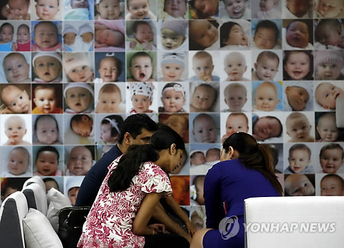 캄보디아서 ‘아기공장’ 적발…중국인 상대 대리모만 33명 ‘인신매매 혐의’ 체포