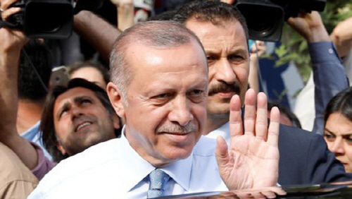 레제프 타이이프 에르도안 터키 대통령(64)이 개헌 후 대통령선거와 총선거에 모두 승리하여 ‘21세기 술탄’이 됐다. /로이터=연합뉴스
