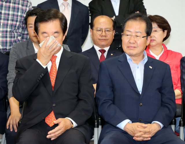 한국당 중진 5명 '김성태 사퇴해야…민심 배반했다'