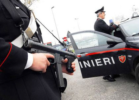 이탈리아에서 극단주의 무장단체 이슬람국가(IS)의 지시를 받아 테러 공격을 계획한 혐의로 아프리카 감비아 난민이 체포됐다. 사진은 이탈리아 군경찰 카라비니에리./출처=연합뉴스