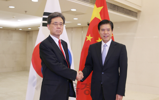 김현종, 中 상무부장 회담…잔존 하는 中 경제보복 해소 요청