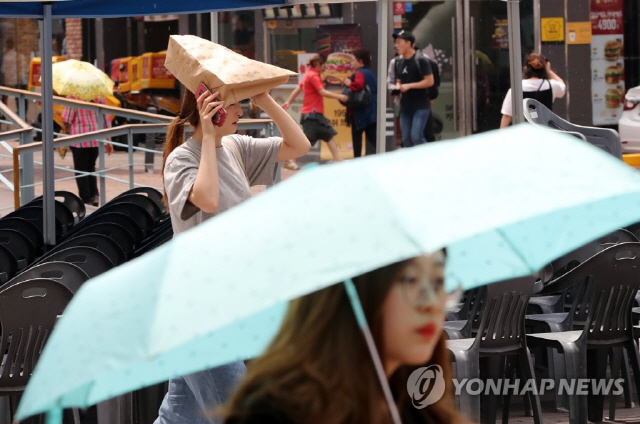 [오늘의 날씨] 계속되는 장맛비..전남·경남 최대 150mm