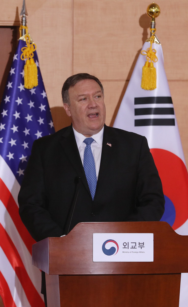 마이크 폼페이오 미국 국무장관이 27일(현지시간) 북한 비핵화 협상과 관련해 북한이 미국의 요구사항을 이해하고 있다고 전했다./연합뉴스
