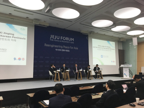 28일 제주국제컨벤션센터에서 열린 제주포럼 ‘시진핑의 중국과 한반도의 미래’ 세션에서 중국 전문가들이 토론을 하고 있다