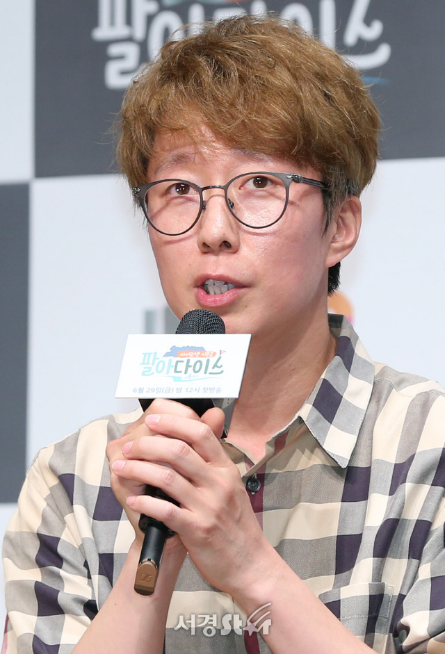 김학준CP가 28일 오후 서울 마포구 JTBC빌딩 JTBC홀에서 열린 JTBC2 ‘사서고생 시즌2 : 팔아다이스’ 제작발표회에 참석해 인사말을 하고 있다.