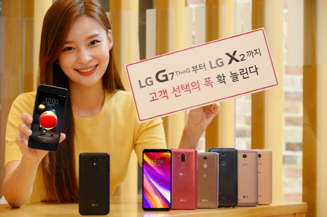 LG전자가 28일 알뜰 요금제 전용 중저가 스마트폰 ‘LG X2’를 출시했다. 출고가는 19만8,000원이다. 저렴한 가격에 HD 해상도(1280X720)를 갖춘 5인치 디스플레이를 장착한 것이 특징이다. /사진제공=LG전자