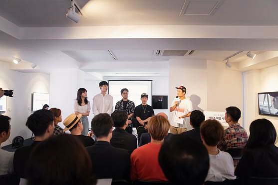 [사진=싱가포르항공] 서호주 출사 원정대 5명의 멤버들이 서호주 여행기를 공유하는 ‘작가와의 만남’을 진행하고 있다.