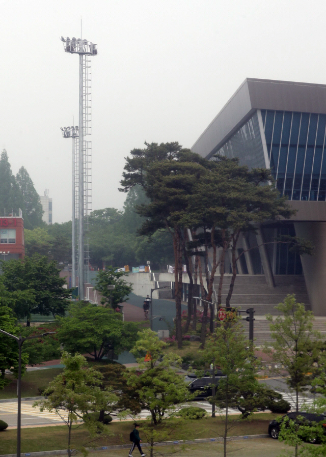 한국과학기술원(KAIST) 대학원생이 최근 여성화장실에서 여장을 한 채 붙잡혀 경찰이 조사중이다./연합뉴스