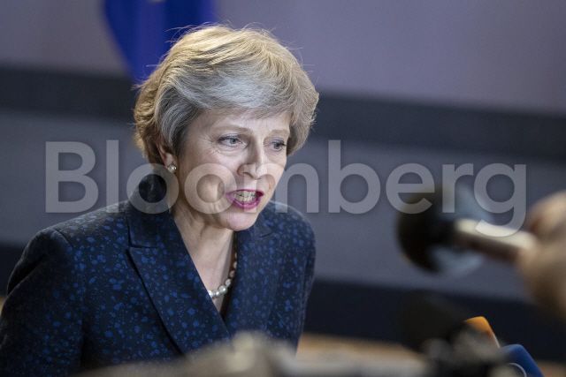 테레사 메이 영국 총리가 29일(현지시간) 벨기에 브뤼셀에서 열린 유럽연합(EU) 정상회담에 참석해 기자회견을 가지고 있다. /사진=블룸버그