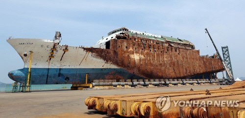 국군기무사령부가 세월호 사고 직후 관련 TF를 6개월간 운영하며 조직적으로 사찰해온 사실이 밝혀졌다./연합뉴스