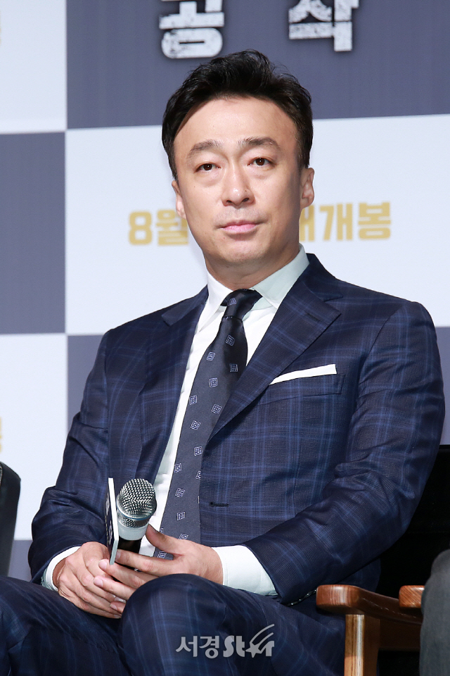 배우 이성민이 영화 ‘공작’ 제작보고회에 참석했다.