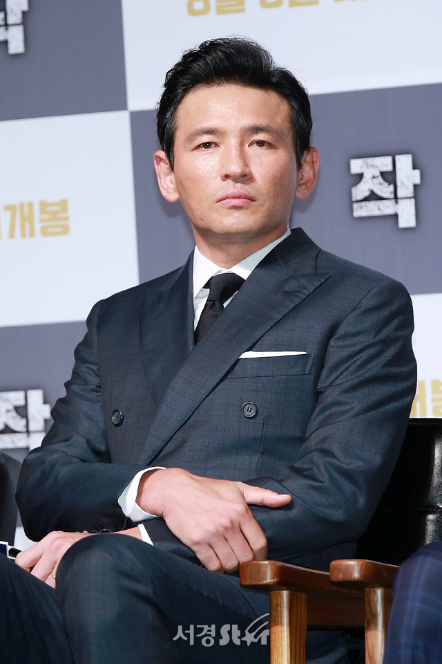 배우 황정민이 영화 ‘공작’ 제작보고회에 참석했다.