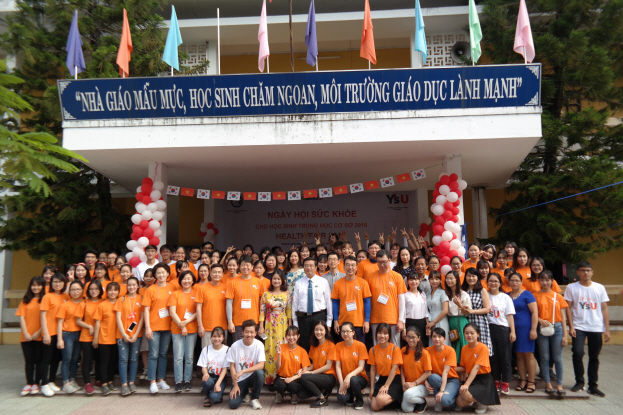 와이즈유 보건의료대 학생들이 베트남에서 해외의료 봉사활동을 펼쳤다./사진제공=와이즈유
