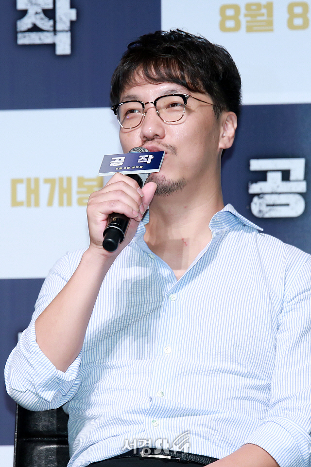 윤종빈 감독이 영화 ‘공작’ 제작보고회에 참석했다.