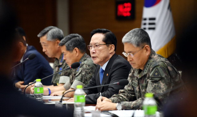 송영무 국방부 장관이 4일 서울 용산구 국방부에서 열린 긴급 공직기강 점검회의에서 모두발언을 하고 있다. /사진제공=국방부