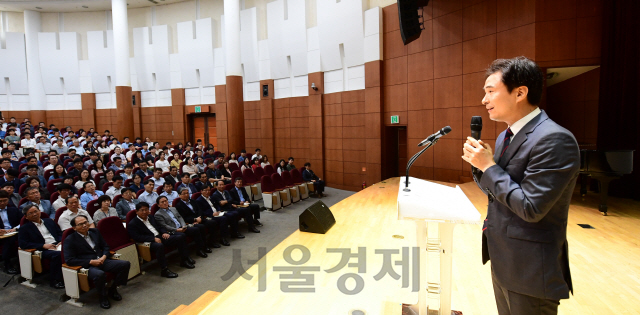 서철모 화성시장이 5일 열린 첫 월례조회에서 인사말을 하고 있다. /사진제공=화성시청