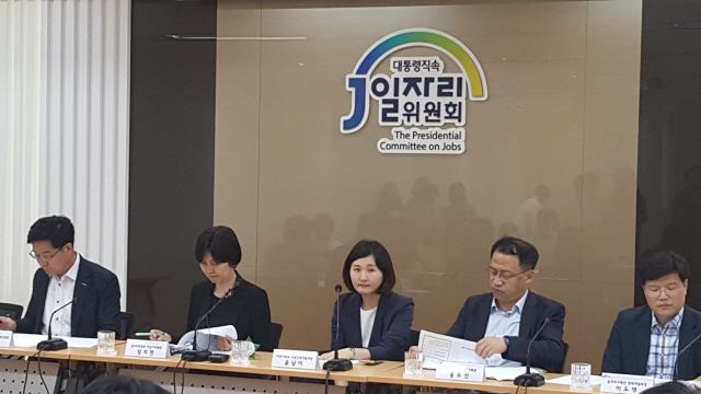 일자리위원회는 5일 2018년 양성평등주간(7.1~7)을 맞아 서울 광화문 일자리위원회 브리핑룸에서 관계부처 합동으로 채용 성차별 해소 방안을 발표했다.
