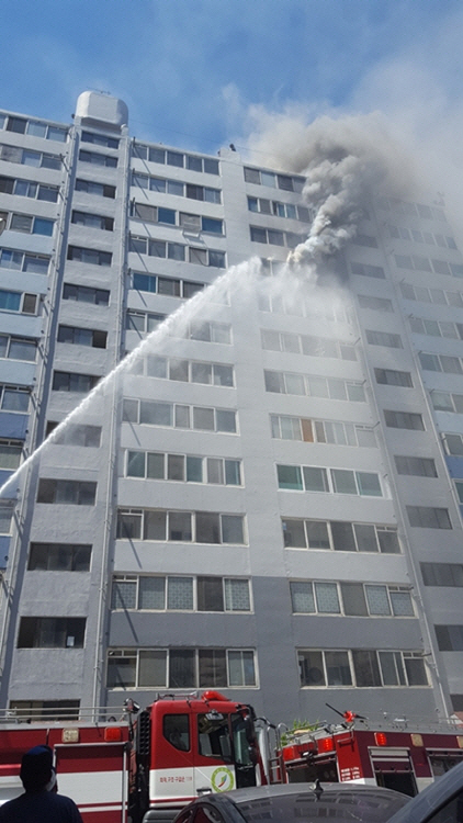 군산 미장동 아파트 불 (사진=연합뉴스)