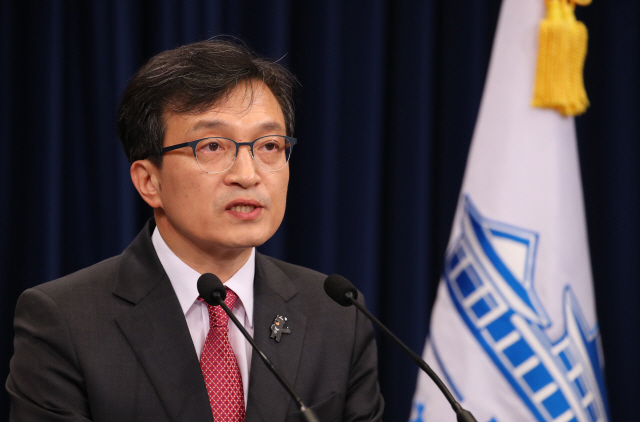 김의겸 청와대 대변인이 9일 종전선언을 비롯한 모든 문제가 합의를 해나가기 위한 과정에 있다고 밝혔다./연합뉴스