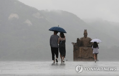 쏟아지는 장맛비, 내일은 후텁지근… 태풍 '마리아' 진로도 주목