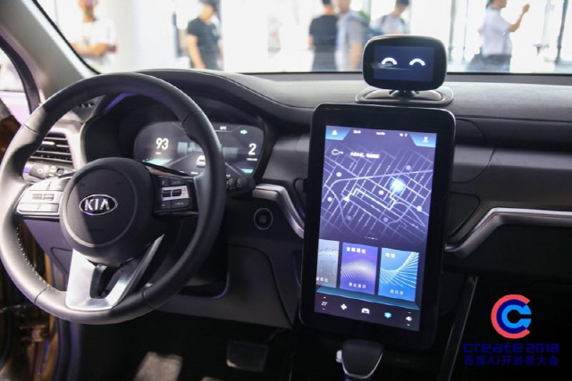 바이두가 개발 중인 차량용 AI ‘샤오두’ 로복이 기아자동차 스포티지(중국명 즈파오)에 탑재돼있다./사진제공=기아차