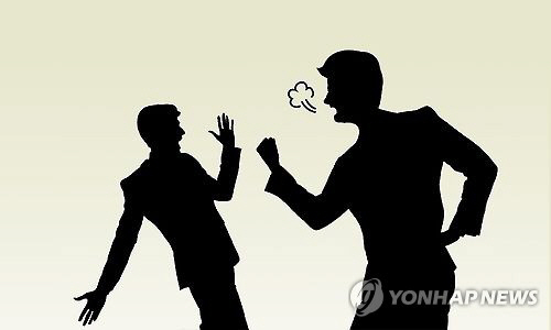 돈을 빌미로 협박한 50대에게 실형이 선고됐다./연합뉴스
