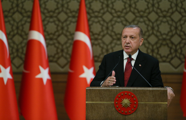 ‘터키의 술탄’ 에르도안 대통령 취임··터키언론 “제2공화국 개막”