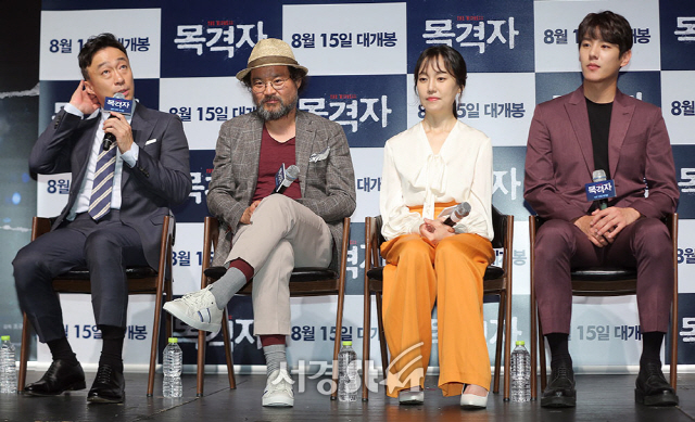 배우 이성민, 김상호, 진경, 곽시양이 11일 오전 서울 강남구 CGV 압구정에서 열린 영화 ‘목격자’ 제작보고회에 참석하고 있다.