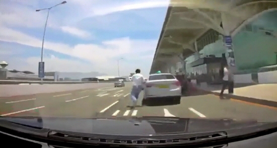 김해공항 BMW 사고 블랙박스 영상 보니...“뉴스 기사보다 더 끔찍”