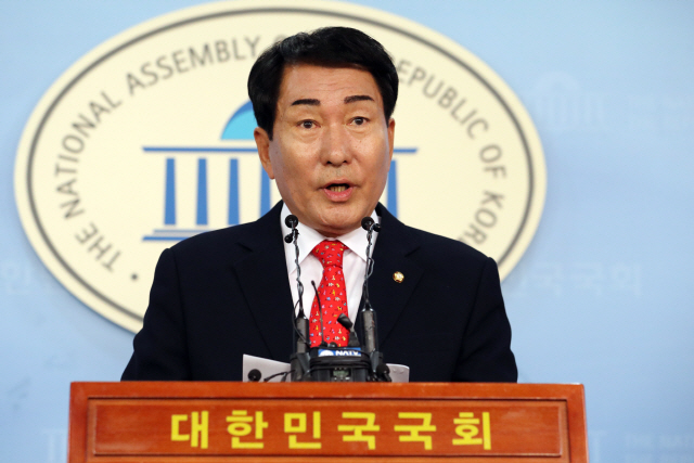 한국당, 비대위원장 후보 김병준·박찬종·전희경 등 5명 압축