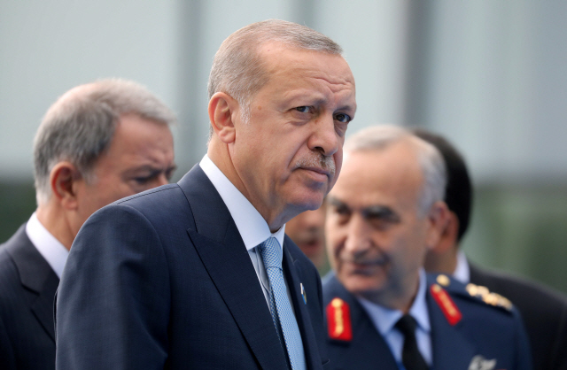 레제프 타이이프 에르도안 터키 대통령이 12일 브뤼셀에서 열린 북대서양조약기구(나토·NATO) 정상회의에 참석하고 있다. /브뤼셀=AFP연합뉴스