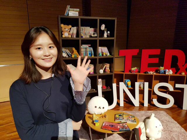 배은지 대표가 2016년 11월 TEDx울산과학기술원에서 디지털마케팅을 주제로 강연을 한 후 포즈를 취하고 있다. /사진제공=셜록