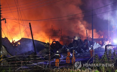 인천 합성수지 제조공장 큰불…‘시뻘건 불바다‘ 주민들 뜬 눈으로 밤새워