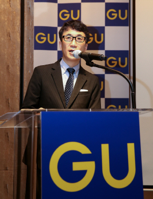 19일 ‘GU 한국 론칭 기자 간담회’에서 유노키 오사무 GU 대표이사 사장이 발표하고 있다./사진제공=GU