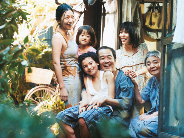 제71회 칸 국제영화제 수상작인 일본 고레에다 히로카즈 감독의 ‘어느 가족’ /사진제공=판시네마